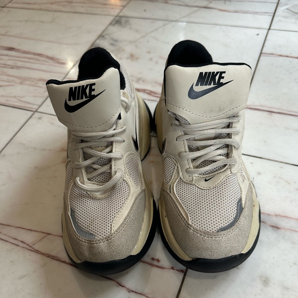 Nike Women's Sneakers in Cream and Black